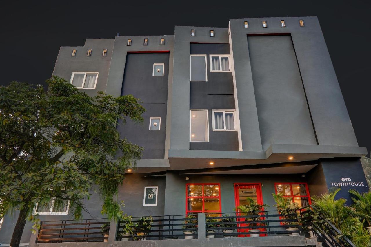 Super Townhouse 139 Ashiyana Smriti Upvan Near Emerald Mall Lucknow Bijnaur Exterior foto